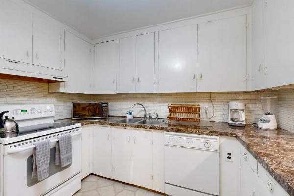 The CAVU Mansion on Bellevue image 8